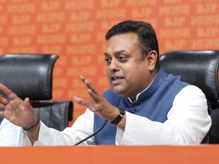 ‘देशद्रोही चंद पैसों के लिए बिके, भारत नहीं बनाना रिपब्लिक’, BJP का पलटवार