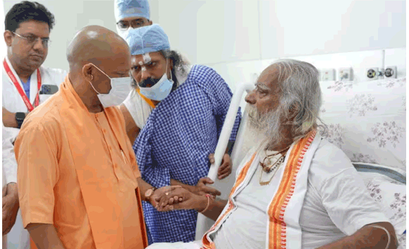 CM योगी आदित्यनाथ ने मेदांता पहुंचकर महंत नृत्य गोपाल दास जाना हाल, ICU में हैं भर्ती