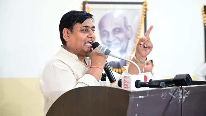‘ऐसी जगह बिठाऊंगा, जहां ना पानी पिलाने के लिए कोई होगा, न बैठने को कुर्सी’, पुलिस अफसरों पर डोटासरा के बिगड़े बोल