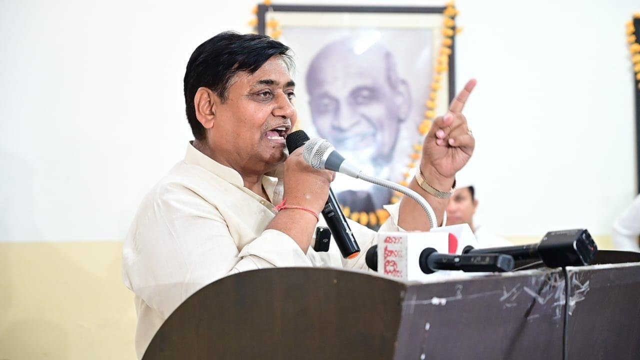 ‘ऐसी जगह बिठाऊंगा, जहां ना पानी पिलाने के लिए कोई होगा, न बैठने को कुर्सी’, पुलिस अफसरों पर डोटासरा के बिगड़े बोल