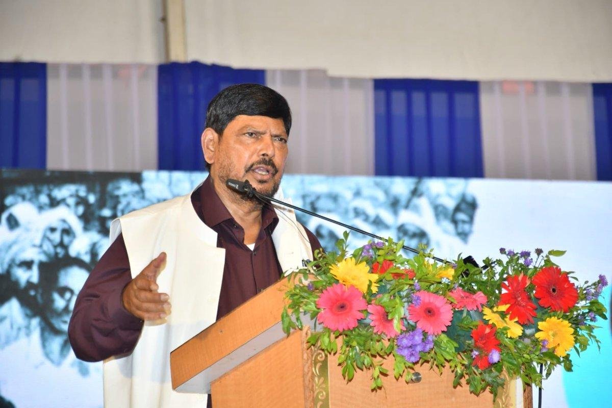 ओवैसी के ‘युवा PM’ वाले बयान पर रामदास अठावले का पलटवार, बोले- उम्र बढ़ रही है, लेकिन मोदी पूरी तरह फिट हैं