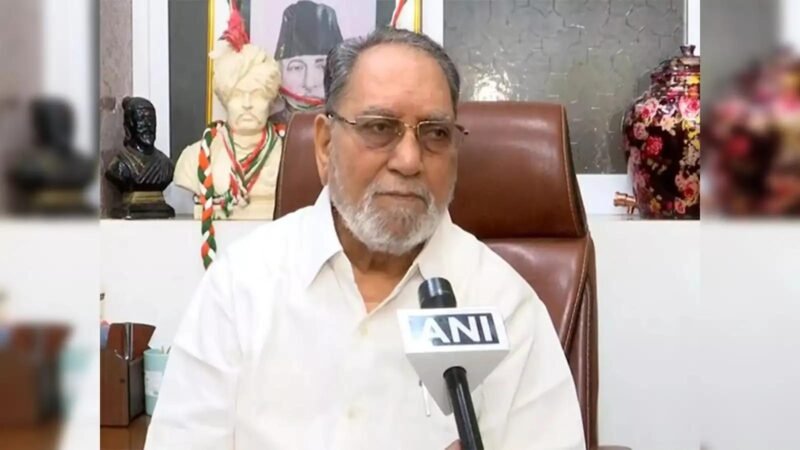 ‘3 इडियट्स’ विवाद पर कांग्रेस की आमिर खान को नसीहत, हुसैन दलवई बोले- कलाकार को कभी डरना नहीं चाहिए