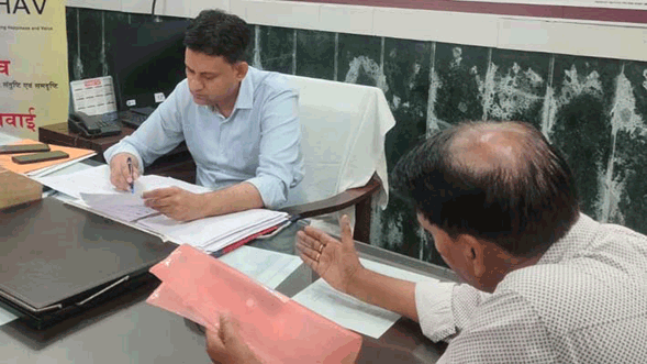जनसुनवाई में बारिश के चलते मात्र तीन व्यक्ति ही पहुचे