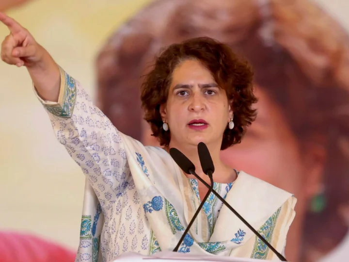 प्रियंका गांधी और बीजेपी सांसद में बहस, कहा- राहुल गांधी छात्रों से मिले थे