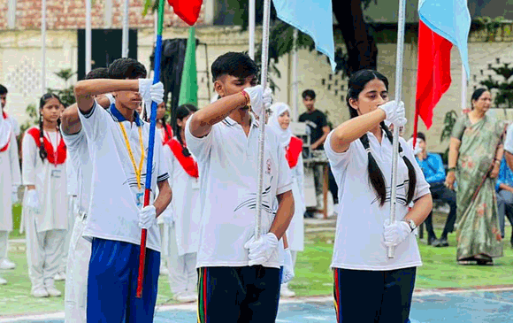 एल्पाइन पब्लिक स्कूल में अवॉर्ड एवं इन्वेस्टीचर सेरेमनी का भव्य आयोजन