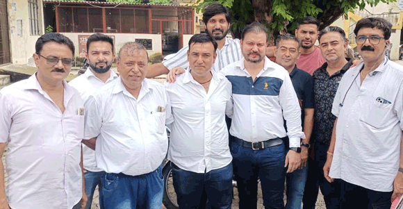सहारनपुर डेयरी कल्याण समिति का प्रतिनिधि मंडल मुख्य खाद्य सुरक्षा अधिकारी से मिला