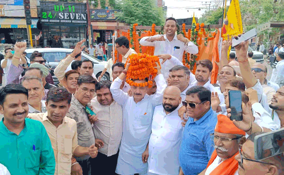 भाजपा कार्यकर्तां ने नगर आगमन पर कलश यात्रा का किया स्वागत