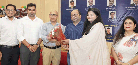 काउंसिलिंग में विद्यार्थियों को चार्टर्ड अकाउंटेंट बनने की राह और करियर अवसरों की दी जानकारी