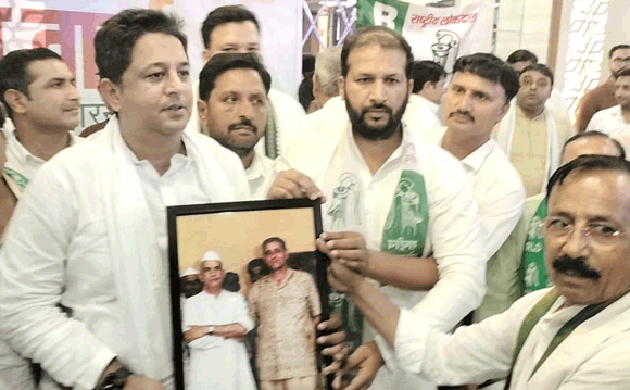 बिजनौर सांसद चंदन सिंह चौहान का महानगर अध्यक्ष भूषण चौहान ने किया स्वागत
