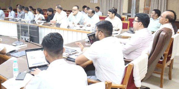 सीएम डैशबोर्ड की रैंकिंग सुधारें, योजनाओं का पात्रों को शत-प्रतिशत लाभ दिलाएं: मंडलायुक्त