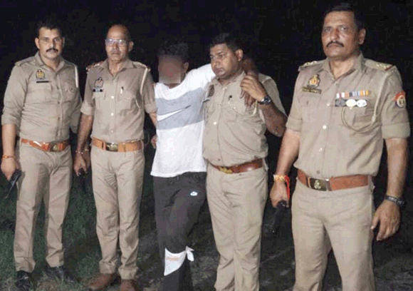 मिर्जापुर पुलिस ने मुठभेड़ के दौरान घायलावस्था में दबोचा एक शातिर गौकश