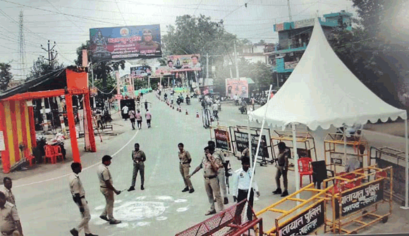 चौबीस घंटे कांवड़ यात्रा की नजर रखी जा रही है रिजर्व पुलिस लाईन स्थित अत्याधुनिक कांवड़ कंट्रोल रूम से