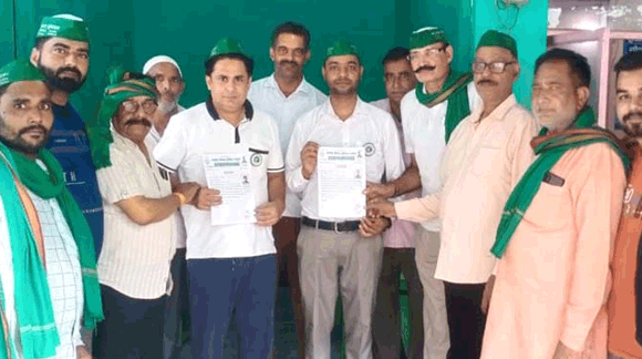 भाकियू रक्षक के कार्यकर्ताओं ने एसबीआई के शाखा प्रबंधक को सौंपा चार सूत्रीय ज्ञापन