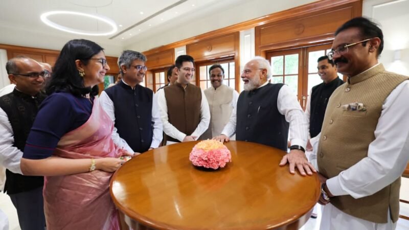 PM मोदी की 45 NDA सांसदों से ब्रेकफास्ट मीटिंग, बोले- ‘सत्ता का प्रभावी इस्तेमाल कर क्षेत्र का विकास कराएं’