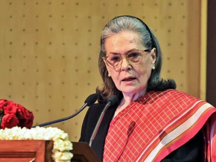 सोनिया गांधी की किताब पर कांग्रेस-BJP में घमासान, ‘भारत में प्रकाशन पर दबाव’ के आरोप पर बीजेपी का पलटवार