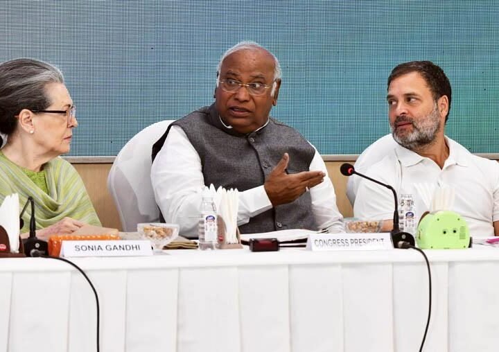 खरगे का मोदी सरकार पर हमला, बोले- ‘युवाओं को हताशा के दलदल में धकेला’