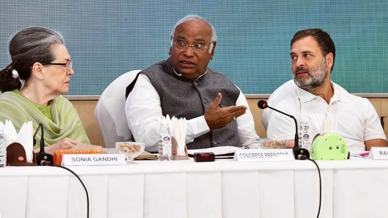 खरगे का मोदी सरकार पर हमला, बोले- ‘युवाओं को हताशा के दलदल में धकेला’