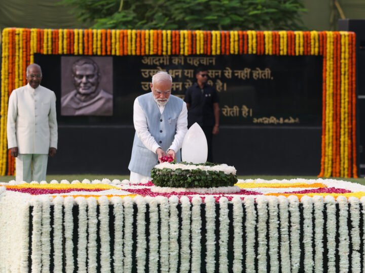 राजीव गांधी जयंती: पीएम मोदी ने किया याद, सोनिया गांधी ने दी श्रद्धांजलि