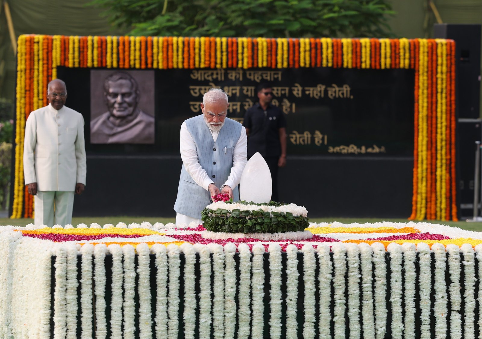 राजीव गांधी जयंती: पीएम मोदी ने किया याद, सोनिया गांधी ने दी श्रद्धांजलि