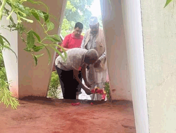 प्रेरणास्रोत बाबू विजेंद्र कुमार जी की पुण्यतिथि के अवसर पर “बाबू जी शक्ति स्थल” पर पुष्पांजलि अर्पित की गई