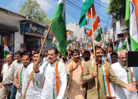 नकुड मे निकाली गयी भव्य तिरंगा यात्रा, पूरा नगर हो गया तिरंगामय