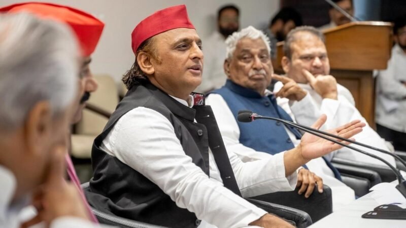 JPNIC को निजी हाथों में देने पर अखिलेश यादव का BJP पर हमला, बोले- ‘अपने नाम से JP बेच दिया’