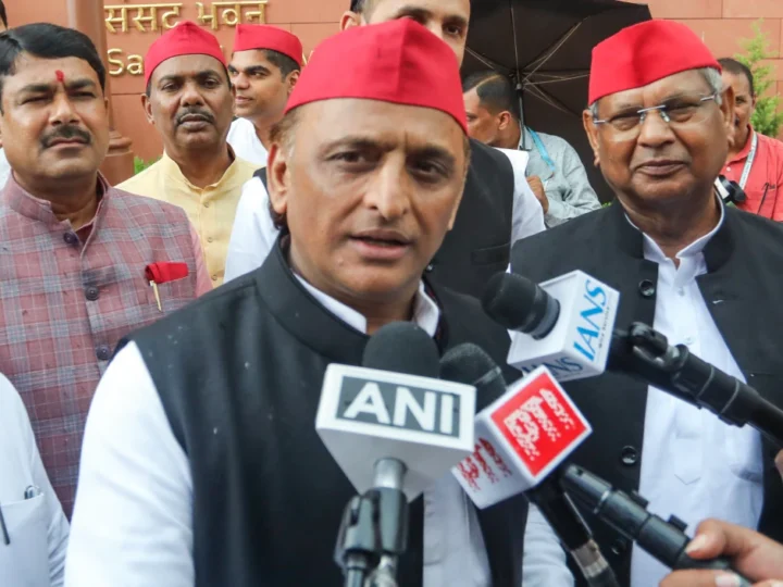 अखिलेश यादव ने की ममता बनर्जी के काफिले पर हमले की निंदा, बोले- लोकतंत्र में ऐसी घटनाएं दुर्भाग्यपूर्ण