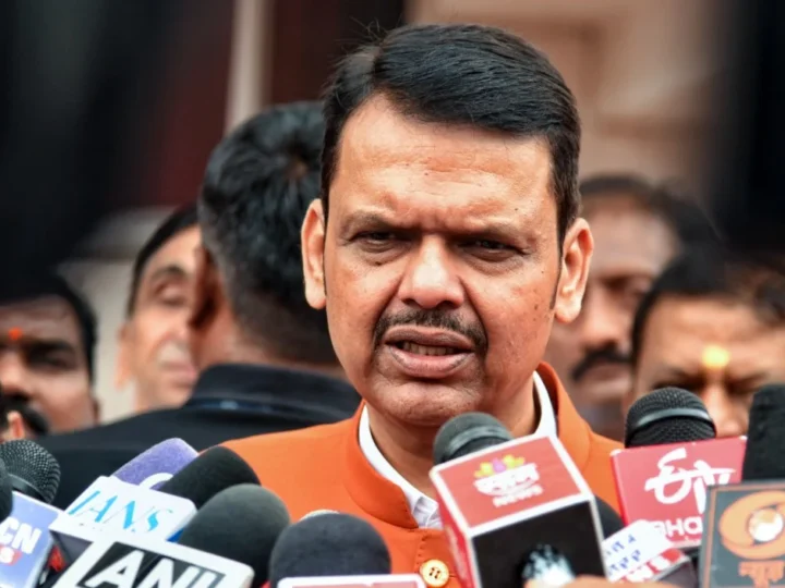 ‘वंदे मातरम’ पर कांग्रेस के रुख को देवेंद्र फडणवीस ने बताया ‘मानसिक गुलामी’, राहुल गांधी के पुणे दौरे पर भी कसा तंज