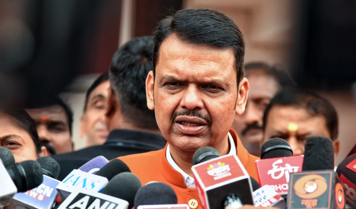 ‘वंदे मातरम’ पर कांग्रेस के रुख को देवेंद्र फडणवीस ने बताया ‘मानसिक गुलामी’, राहुल गांधी के पुणे दौरे पर भी कसा तंज