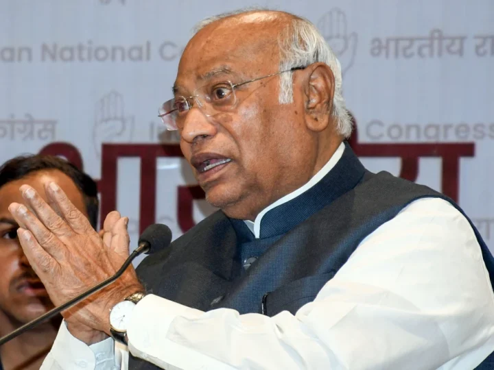 ‘शुद्धिकरण’ विवाद पर कांग्रेस नेताओं की ‘चुप्पी’ से मल्लिकार्जुन खड़गे ‘आहत’, CWC की बैठक में जताई निराशा
