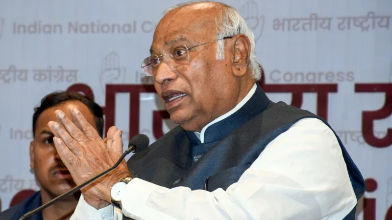 ‘शुद्धिकरण’ विवाद पर कांग्रेस नेताओं की ‘चुप्पी’ से मल्लिकार्जुन खड़गे ‘आहत’, CWC की बैठक में जताई निराशा