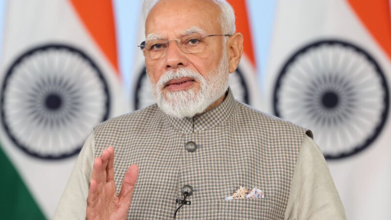 ‘दूर ले जाता है सोशल मीडिया, शॉर्ट कट से बाहर निकलें’, पीएम मोदी का Gen Z को संदेश