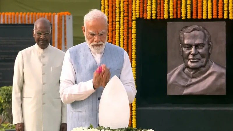 8वीं पुण्यतिथि पर पूर्व पीएम अटल बिहारी वाजपेयी को देश कर रहा नमन, राष्ट्रपति और पीएम मोदी ने दी श्रद्धांजलि