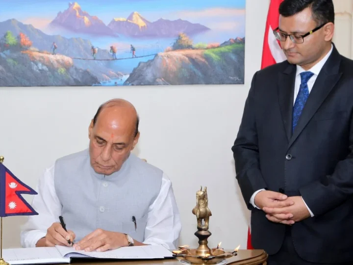 नेपाल की तबाही के बीच दूतावास पहुंचे राजनाथ सिंह, बोले- ‘सुख-दुख के साथी के रूप में भारत हमेशा नेपाल के साथ खड़ा’