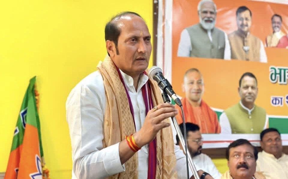 सुरेश राणा को बुलेट प्रूफ जैकेट मिलने पर सियासत, पूर्व मंत्री ने दिया जवाब