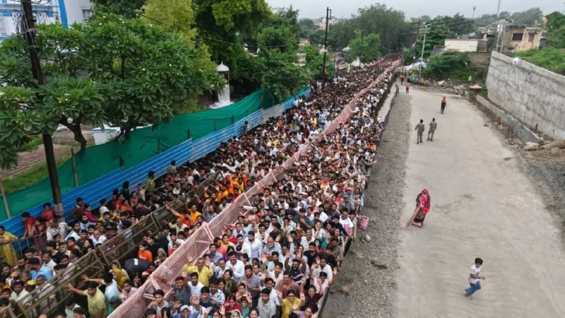 उज्जैन के नागचंद्रेश्वर मंदिर में अफरा-तफरी, दर्शनार्थियों की भीड़ बढ़ने से बिगड़े हालात, 3 लोग घायल