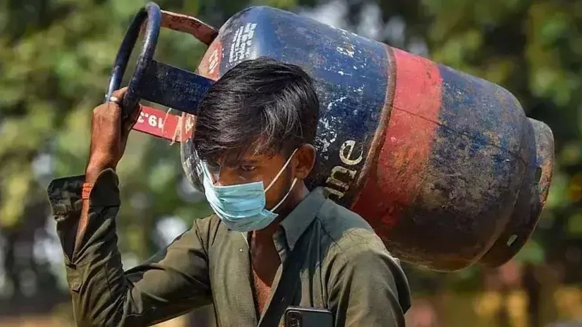 अगस्त की शुरुआत में राहत: कमर्शियल LPG सिलेंडर हुआ सस्ता, घरेलू गैस सिलेंडर के दाम स्थिर