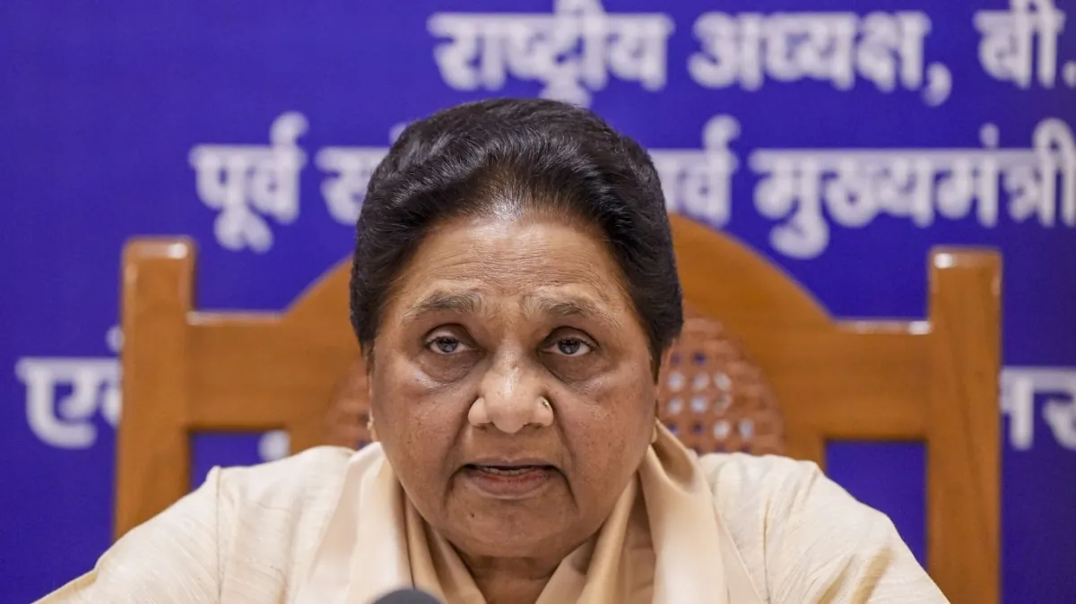 “काम निकलते ही गिरगिट की तरह रंग बदलते हैं, जाट समाज से मांफी मांगें”, मायावती ने अखिलेश पर साधा निशाना