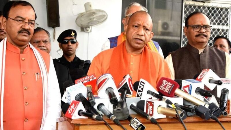UP विधानसभा में नहीं बोल सके सीएम, अब प्रेस वार्ता में कहा- सपा का आचरण मर्यादा के खिलाफ