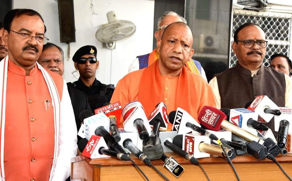 UP विधानसभा में नहीं बोल सके सीएम, अब प्रेस वार्ता में कहा- सपा का आचरण मर्यादा के खिलाफ
