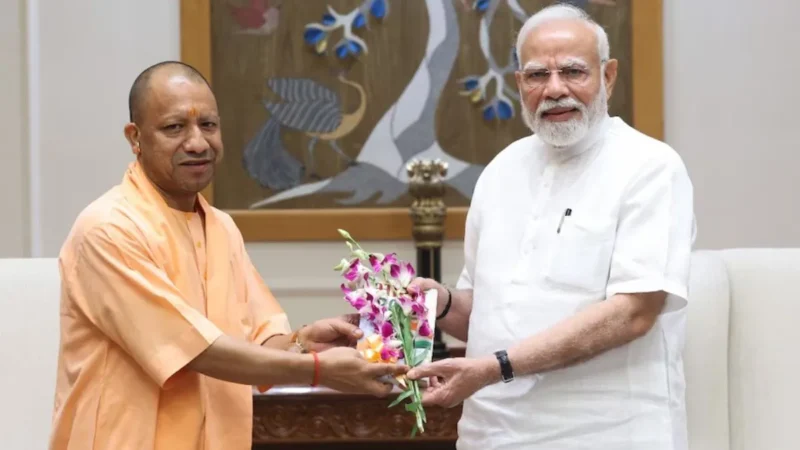 पीएम मोदी से मिलने पहुंचे सीएम योगी, प्रधानमंत्री आवास पर हुई मुलाकात