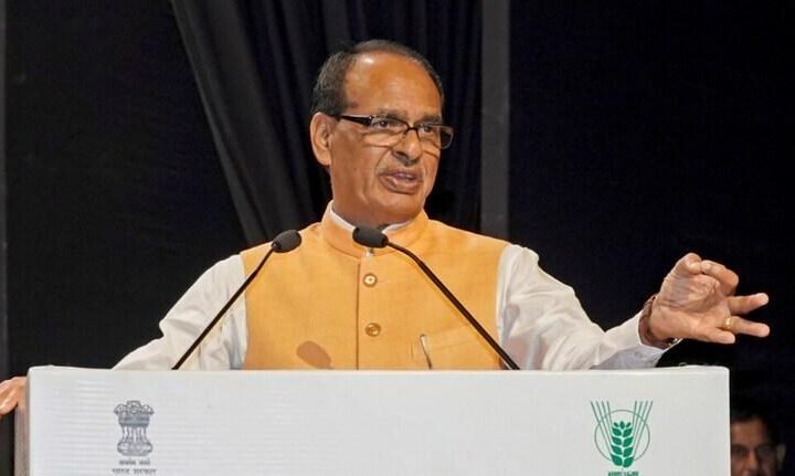 चीनी की कीमतें बढ़ने पर हुआ सवाल तो मुस्कुराए कृषि मंत्री शिवराज, बोले- ‘सब इंतजाम…’