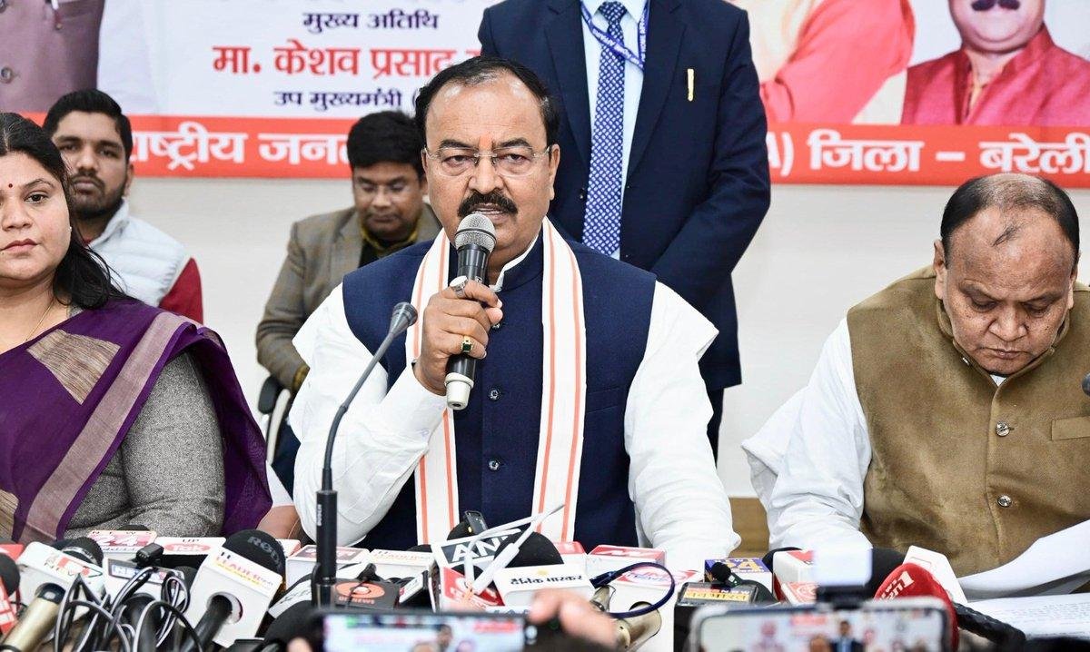 केशव मौर्य के CM बनने के बयान पर सपा-कांग्रेस का तंज, बोलीं- ‘हिम्मत है तो चेहरा घोषित करवाइए’