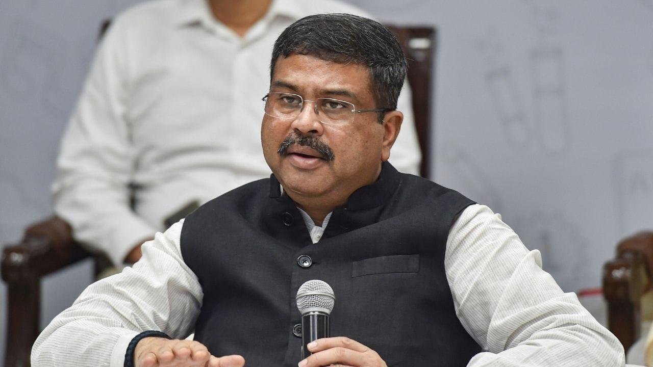 ‘यही असली चेहरा’, वंदे मातरम विवाद पर धर्मेंद्र प्रधान का कांग्रेस पर तंज