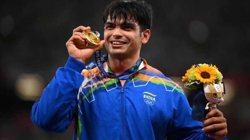 नीरज चोपड़ा ने जीता सिल्वर, CWG के 8वें दिन भारत ने जीते 2 गोल्ड