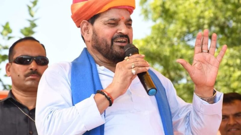 बृजभूषण शरण सिंह के सपा में जाने की अटकलों पर BJP का बयान, कहा- …अंदरूनी मामला है