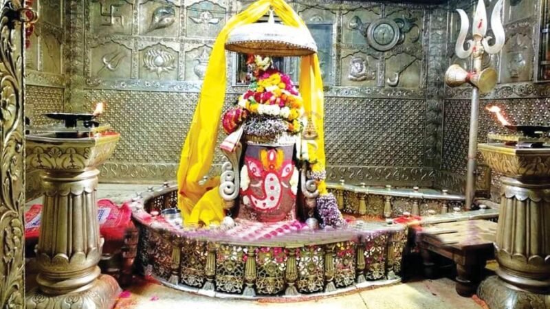 सावन के पहले सोमवार पर उमड़ा आस्था का सैलाब, उज्जैन से काशी तक मंदिरों में भक्तों का तांता
