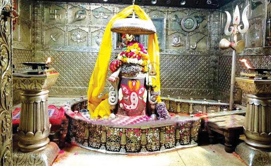सावन के पहले सोमवार पर उमड़ा आस्था का सैलाब, उज्जैन से काशी तक मंदिरों में भक्तों का तांता