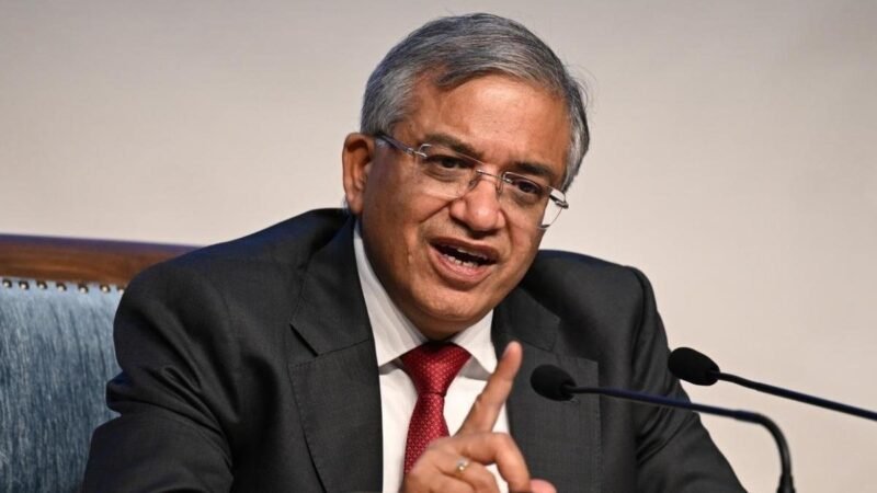 लखनऊ पहुंचे मुख्य चुनाव आयुक्त ज्ञानेश कुमार, बोले- IIT जाने से पहले यहीं की थी पढ़ाई