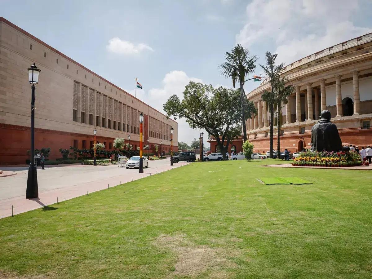 FCRA अमेंडमेंट बिल 2026 पर सरकार और विपक्ष में तनातनी: संसद में गतिरोध बरकरार, विपक्ष ने संशोधन को बताया ‘कठोर’